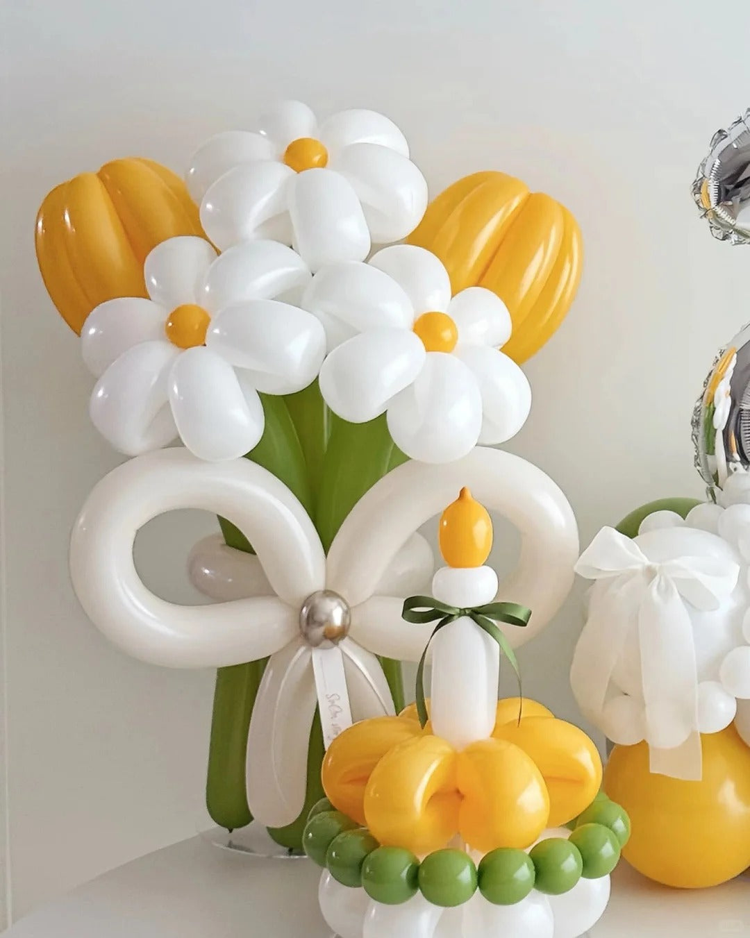 Golden Daisy 22 – Birthday Balloon Set