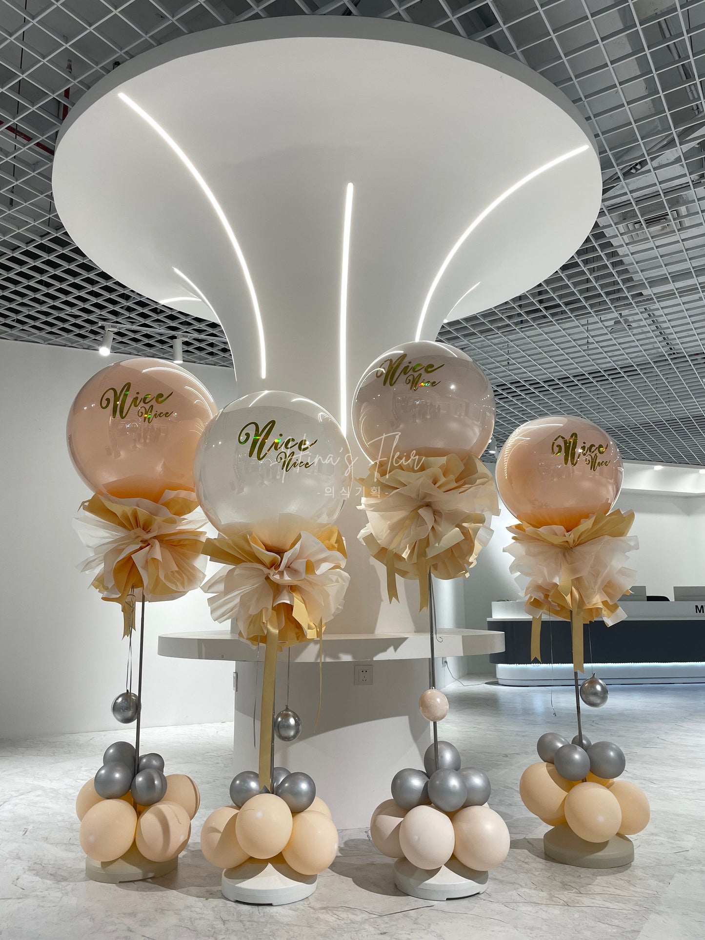 Beige / Copper Grand Guiding Pillar