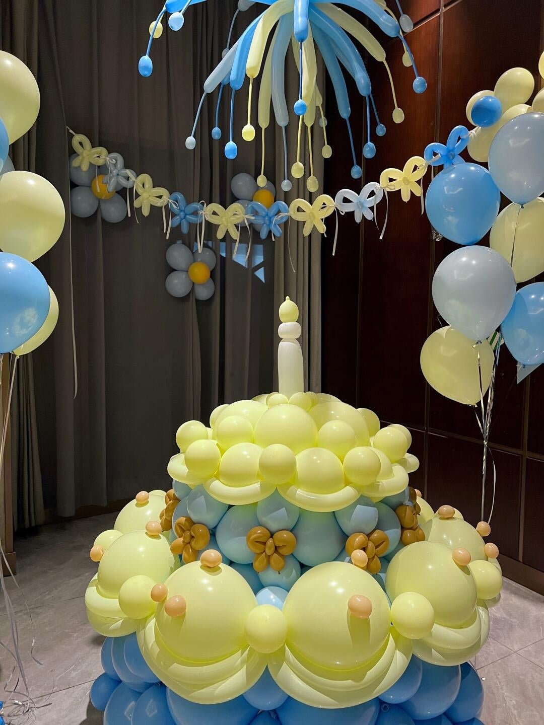 🎂 Blue & Yellow Balloon Cake Setup