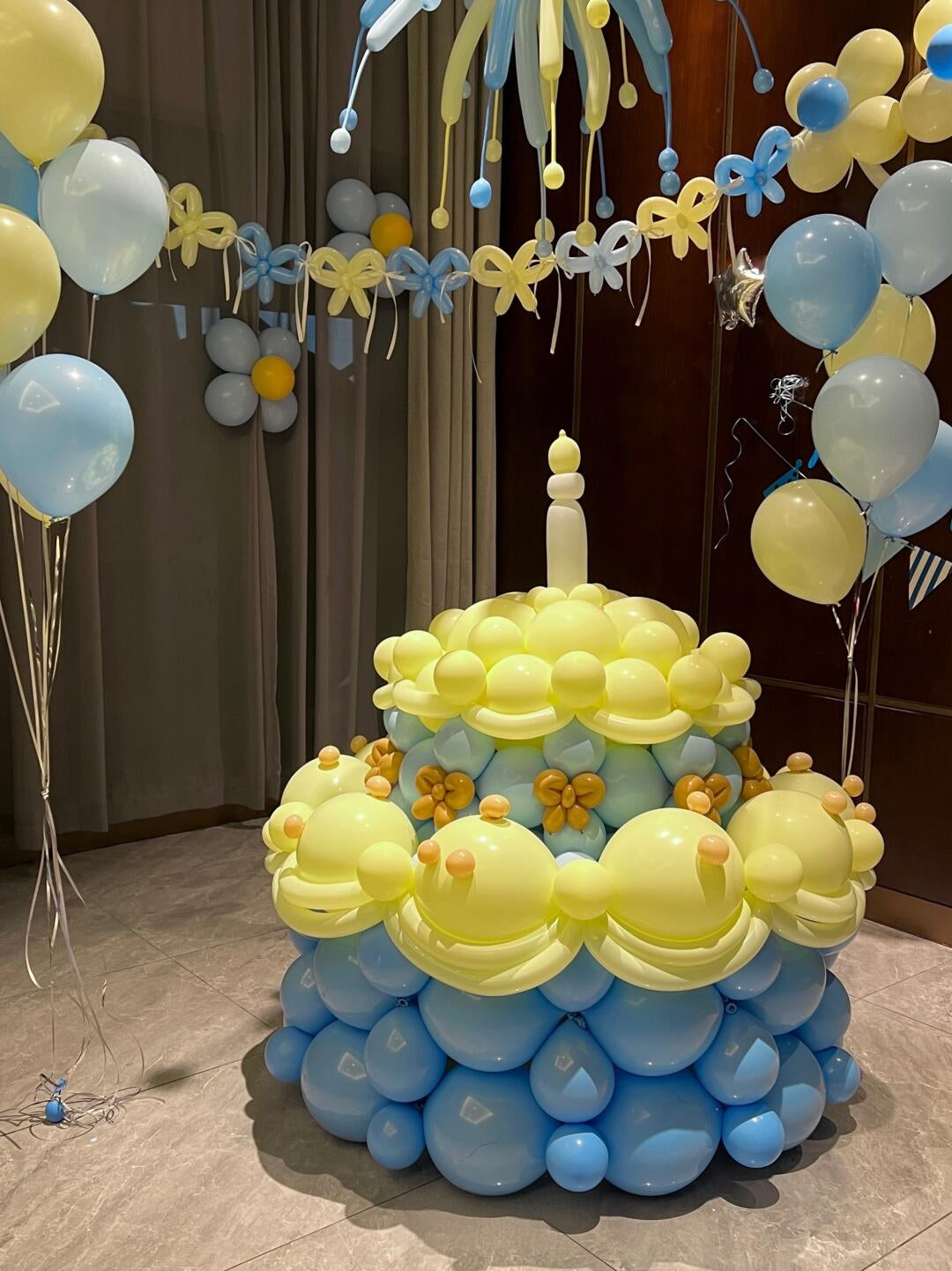 🎂 Blue & Yellow Balloon Cake Setup