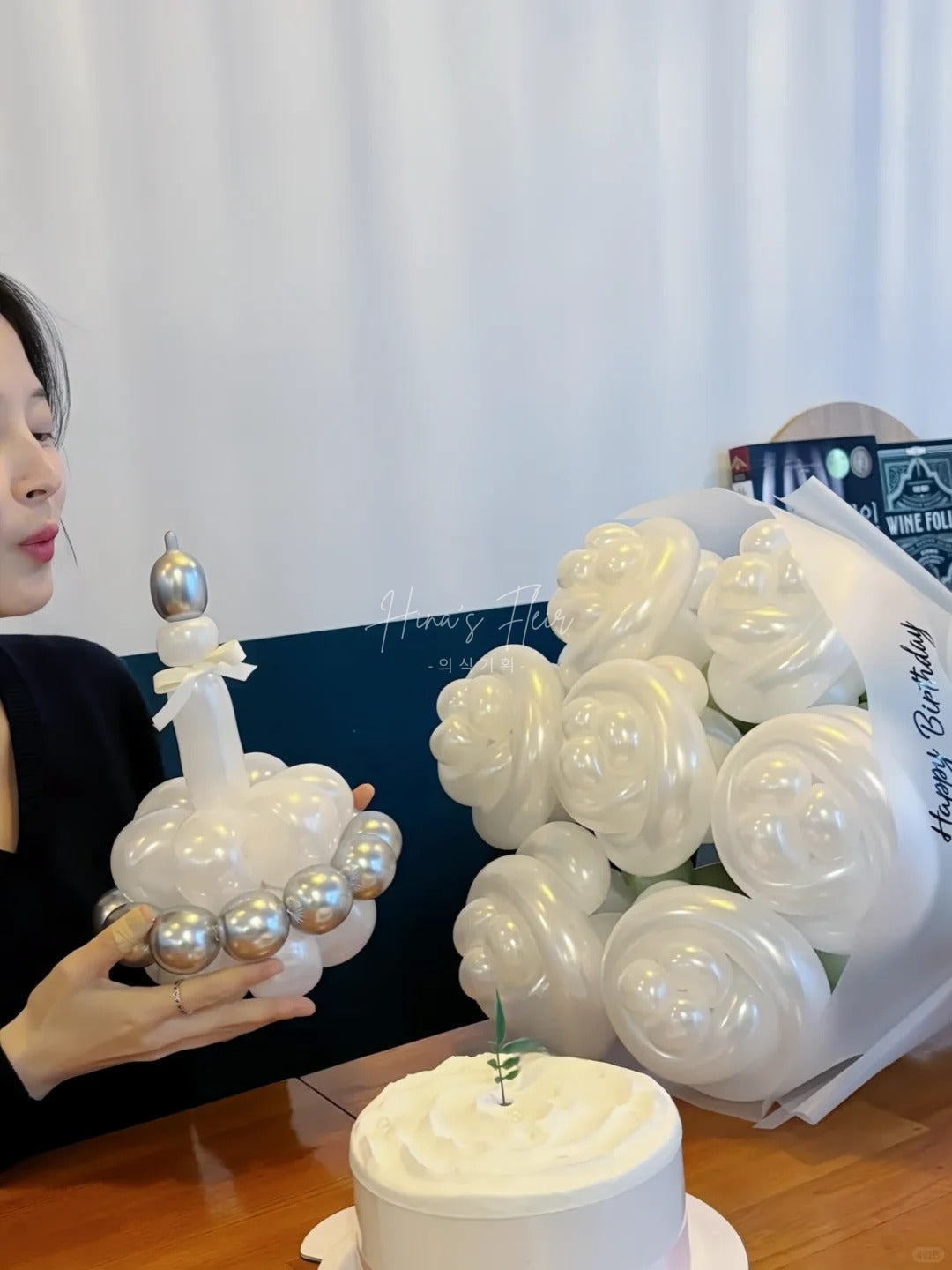 7 Airy Rose Bud Wrapped Bouquet with Mini cake set