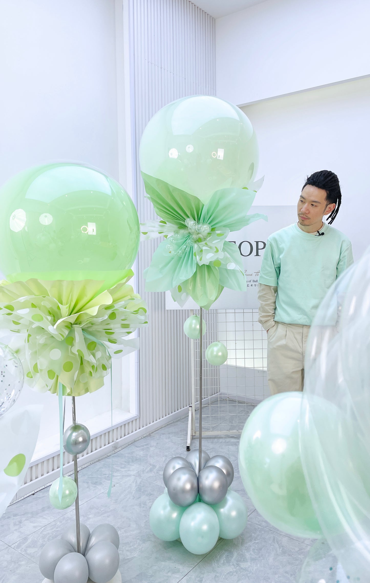 Light / Dark Mint Green Grand Guiding Pillar