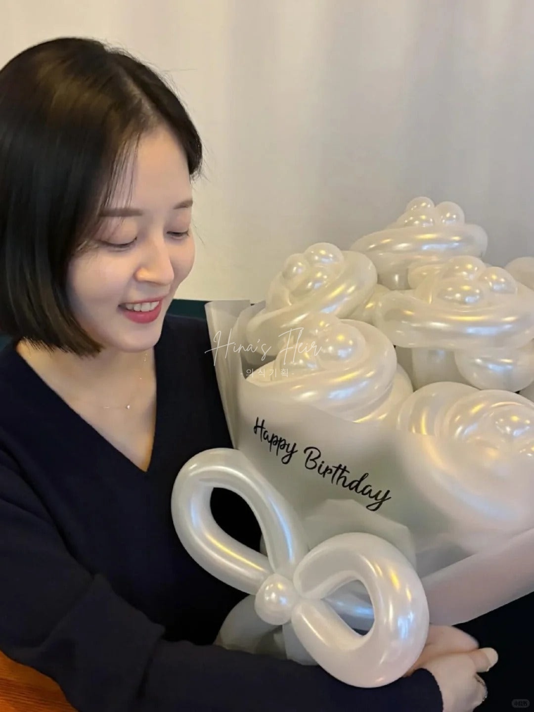 7 Airy Rose Bud Wrapped Bouquet with Mini cake set