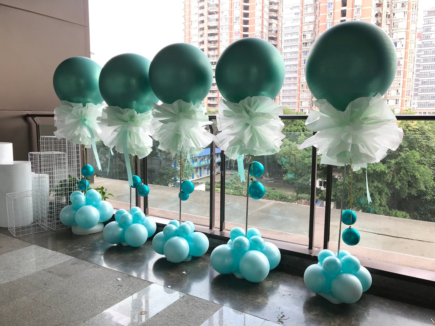 Light / Dark Mint Green Grand Guiding Pillar