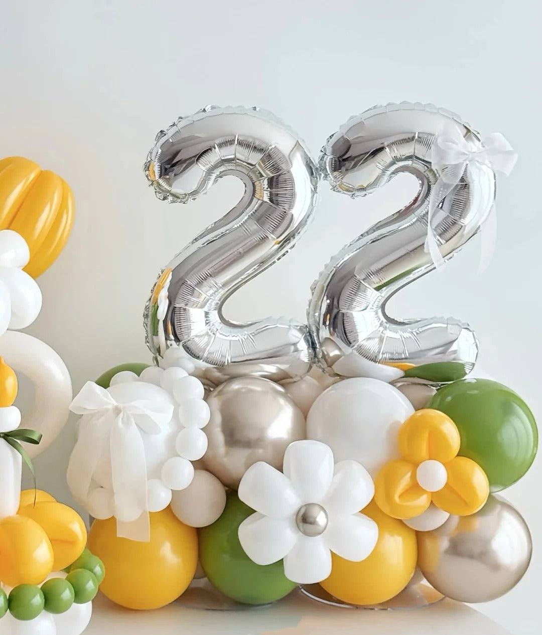 Golden Daisy 22 – Birthday Balloon Set