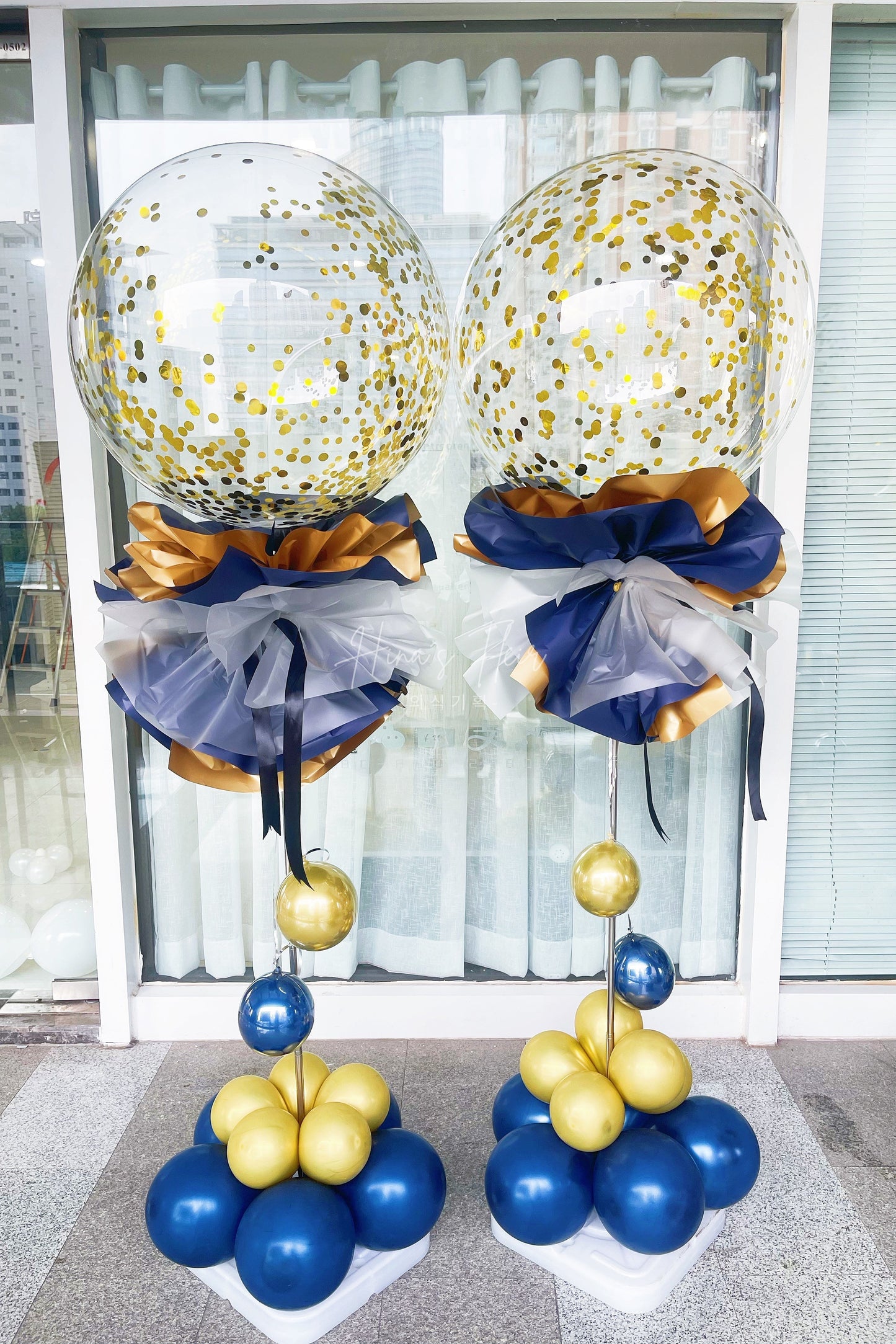 Gold sequins Grand Guiding pillar