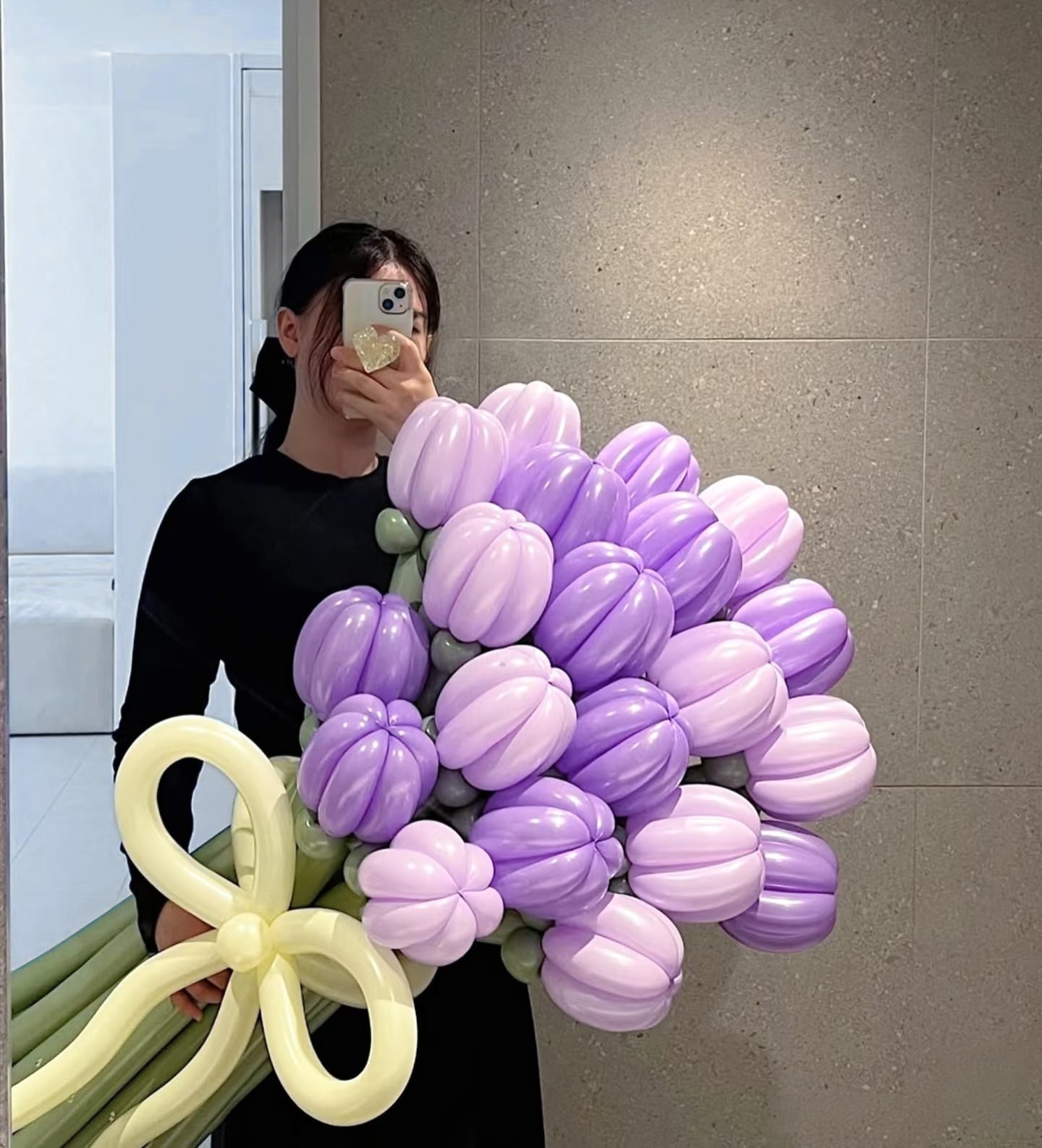 Lavender Whispers – Giant Tulip Balloon Bouquet